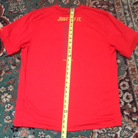 Nike The Human Race FitDry Breathable Red T-Shirt size Medium - Picture 12 of 15